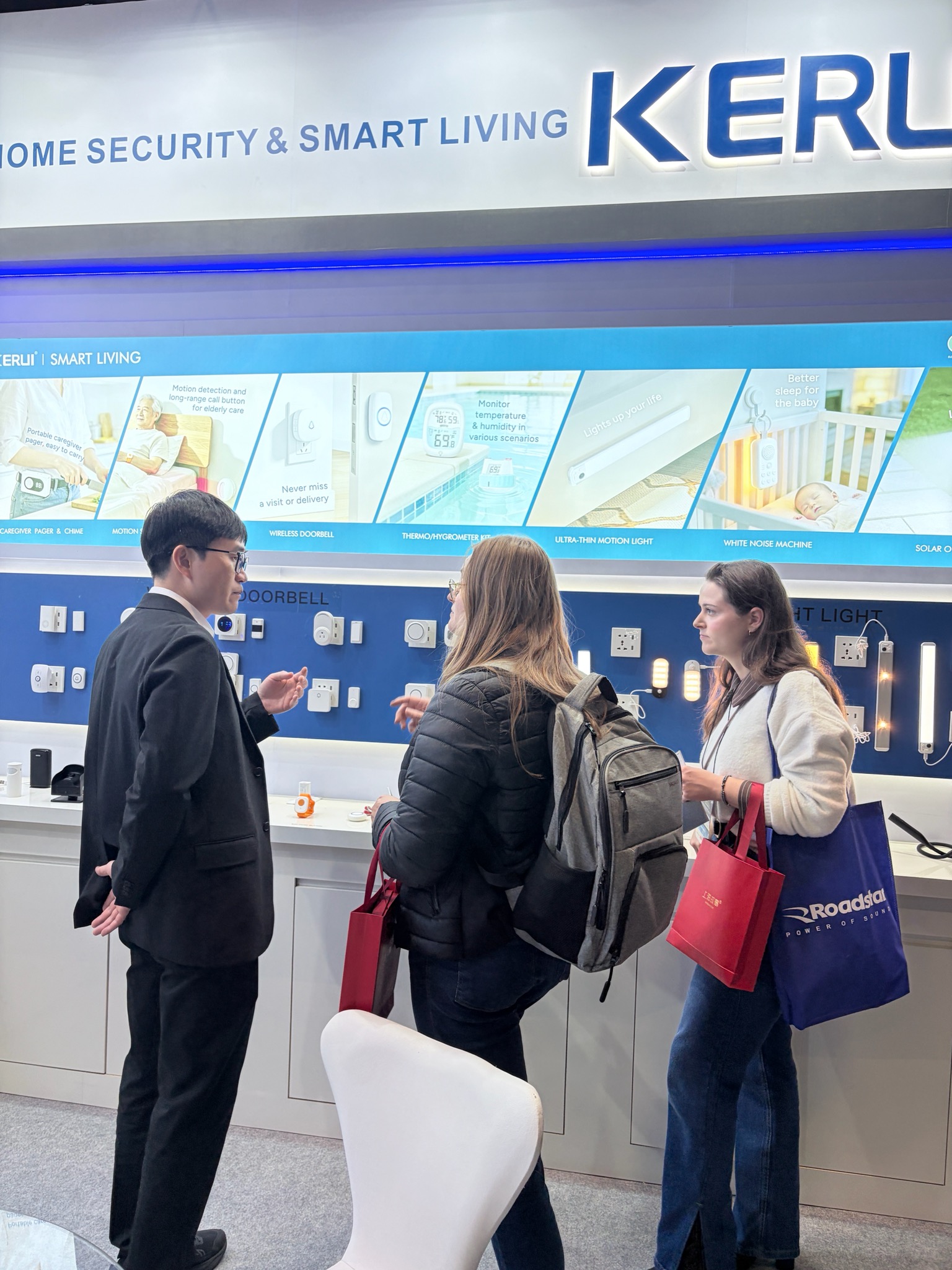  KERUI sales team with Brazilian buyers at exhibition stand