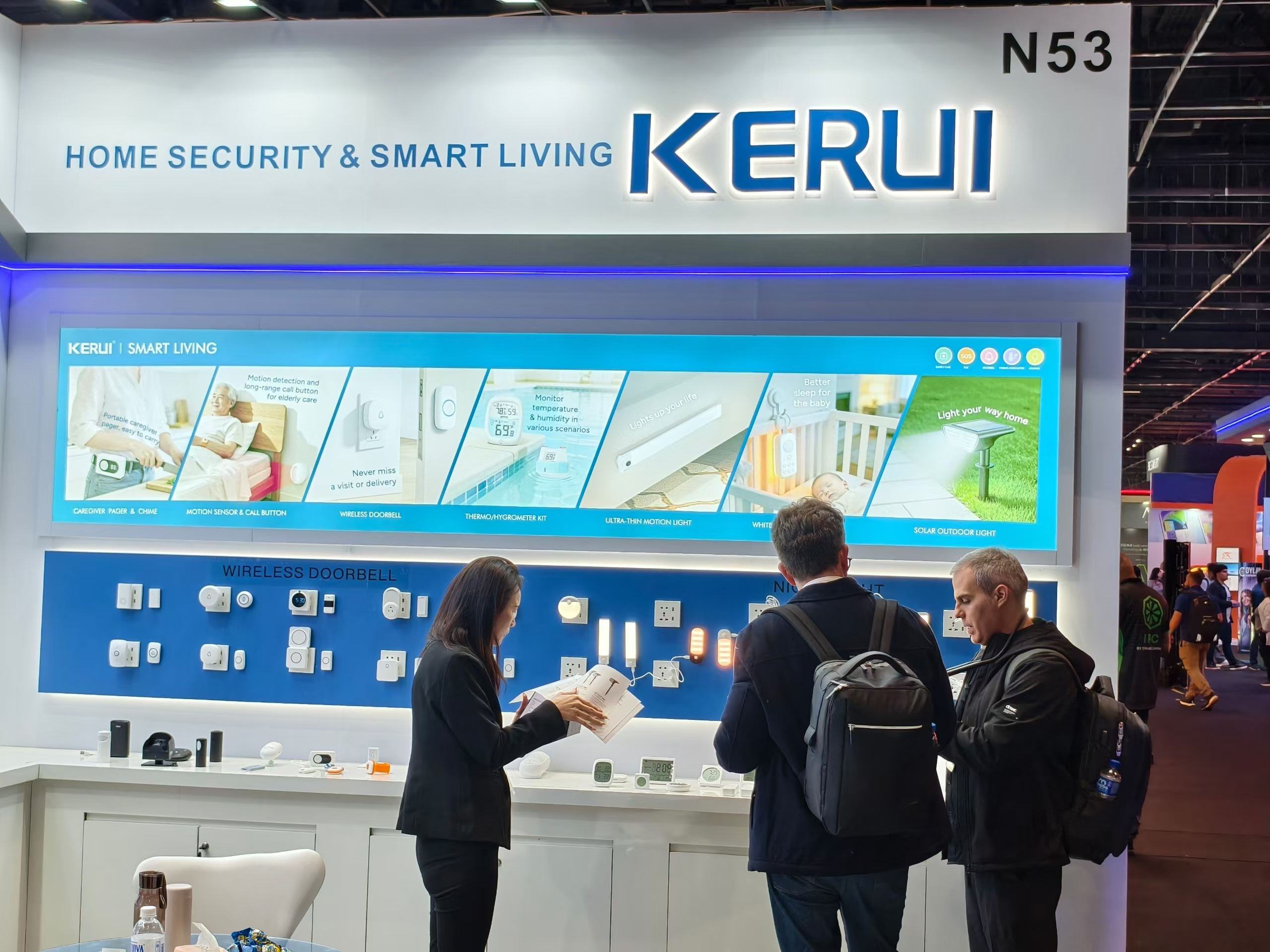 KERUI sales team with Brazilian buyers at exhibition stand